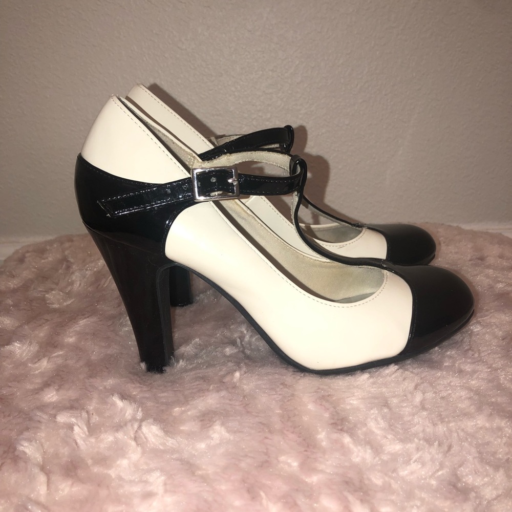 Black & White Vintage Style Heels